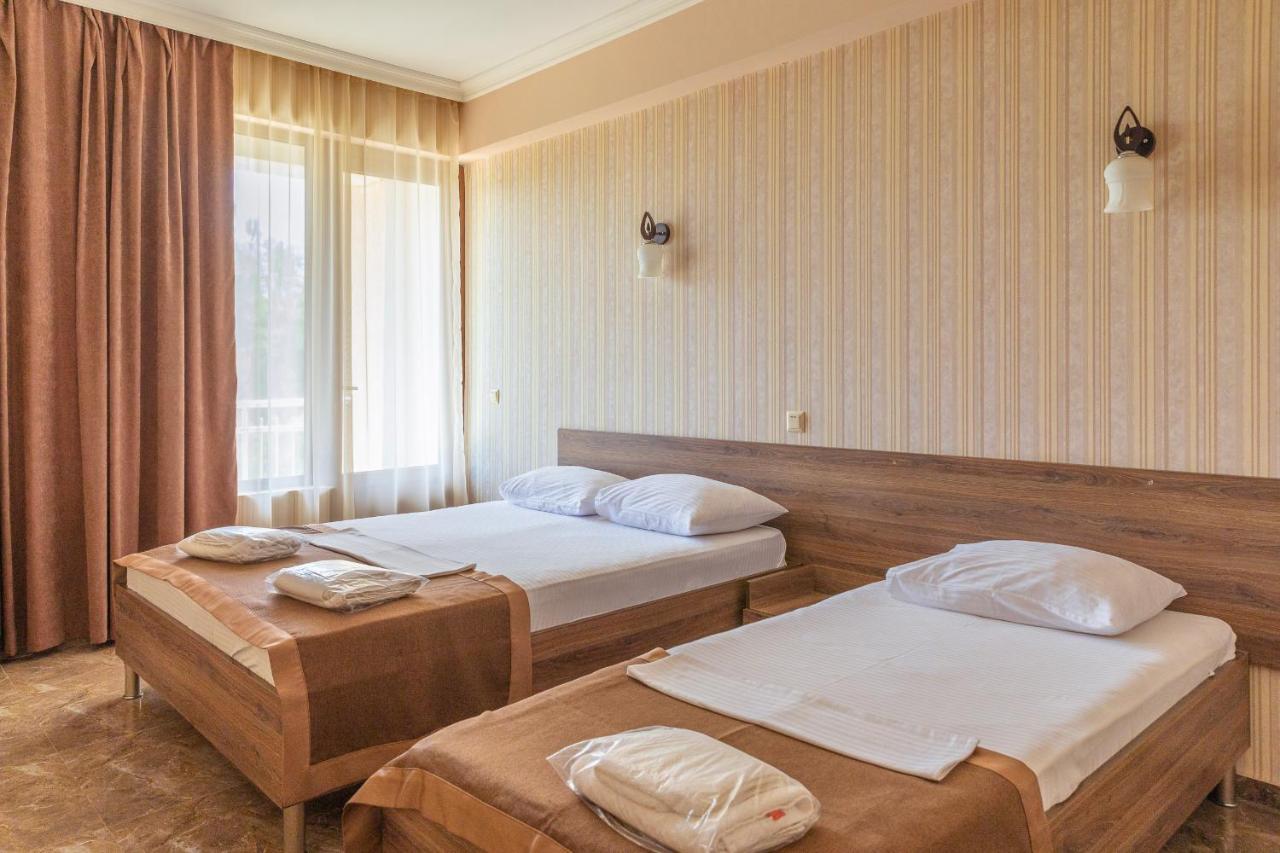 Samni Hotel Ureki Bagian luar foto