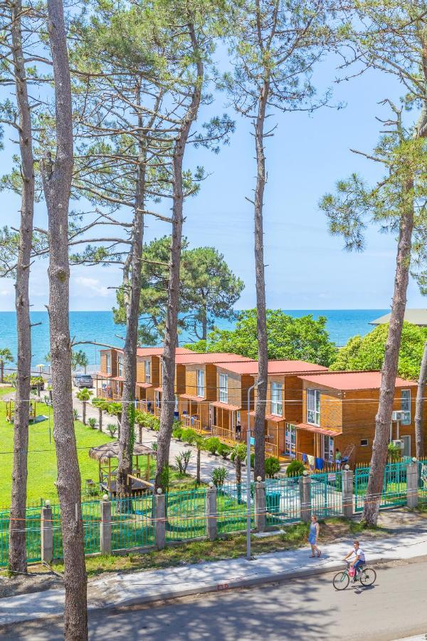 Samni Hotel Ureki Bagian luar foto