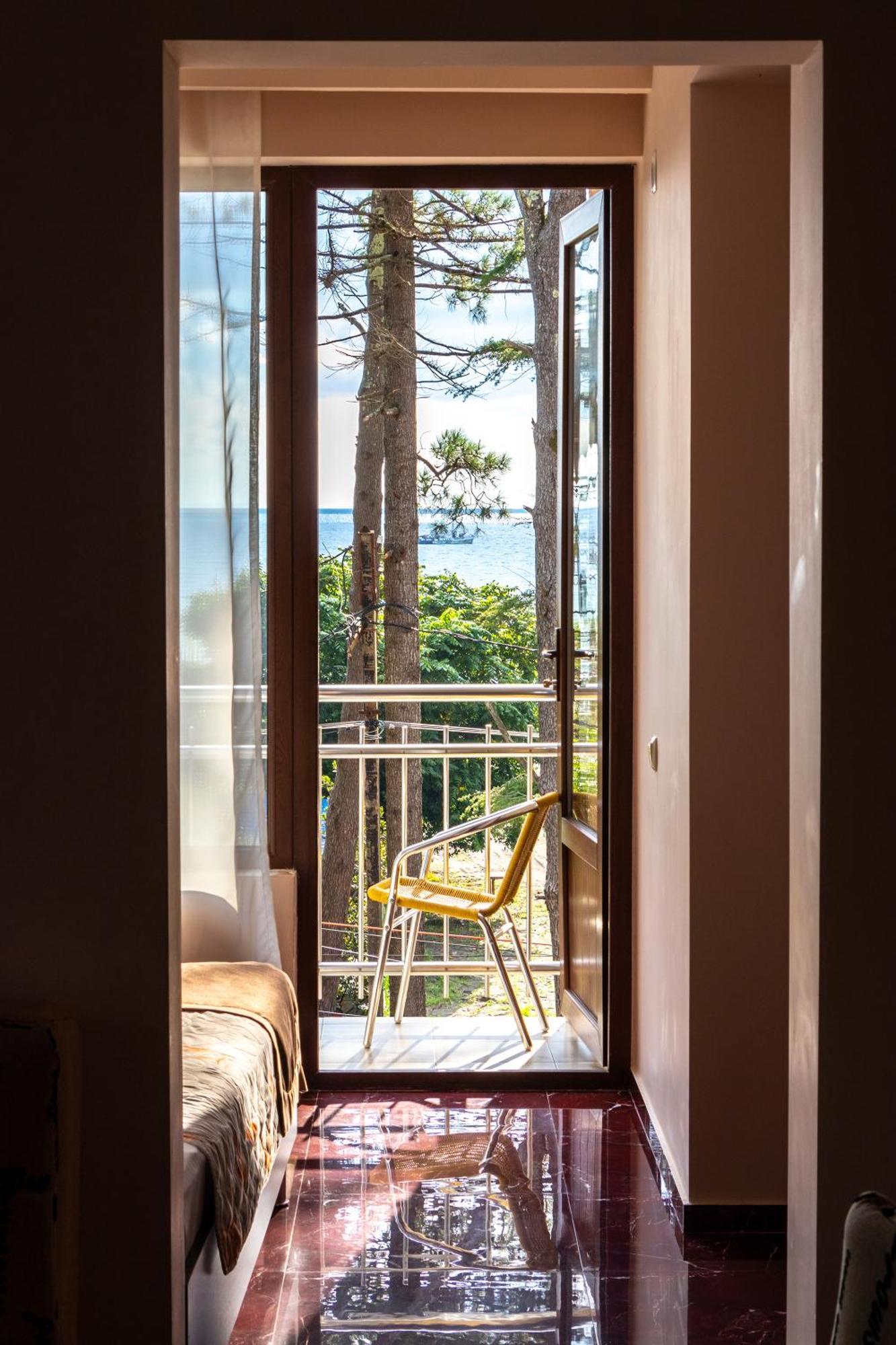 Samni Hotel Ureki Bagian luar foto