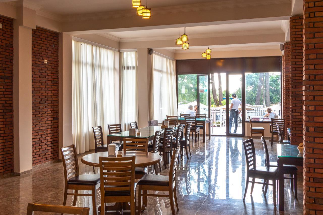 Samni Hotel Ureki Bagian luar foto