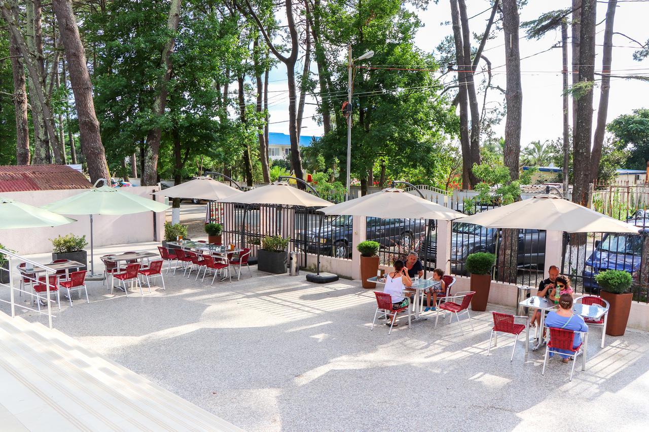 Samni Hotel Ureki Bagian luar foto